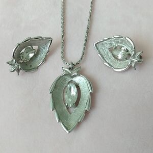 Sarah Coventry Elegant Silver Tone Jewelry Set